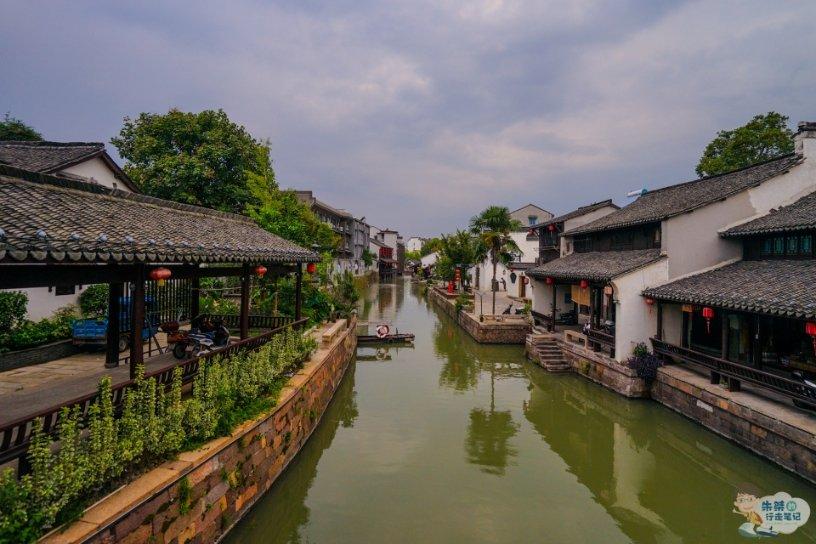 什么是电源适配器的尺寸和重量等物理参数?